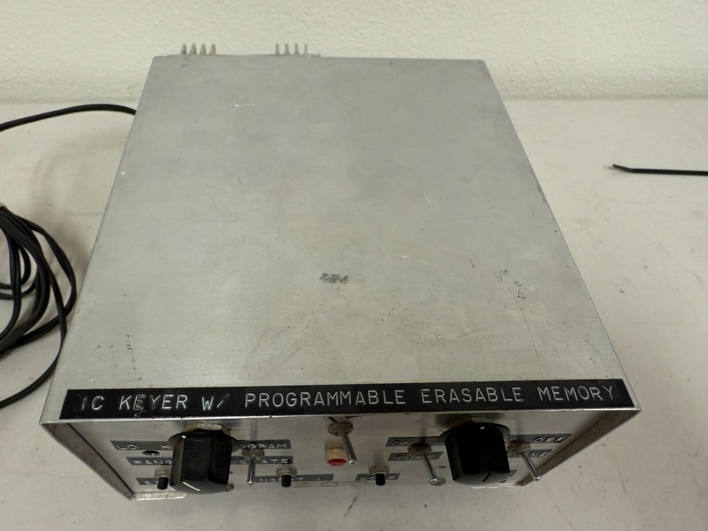 Homebrew IC KEYER W/ PROGRAMMABLE ERASABLE MEMORY