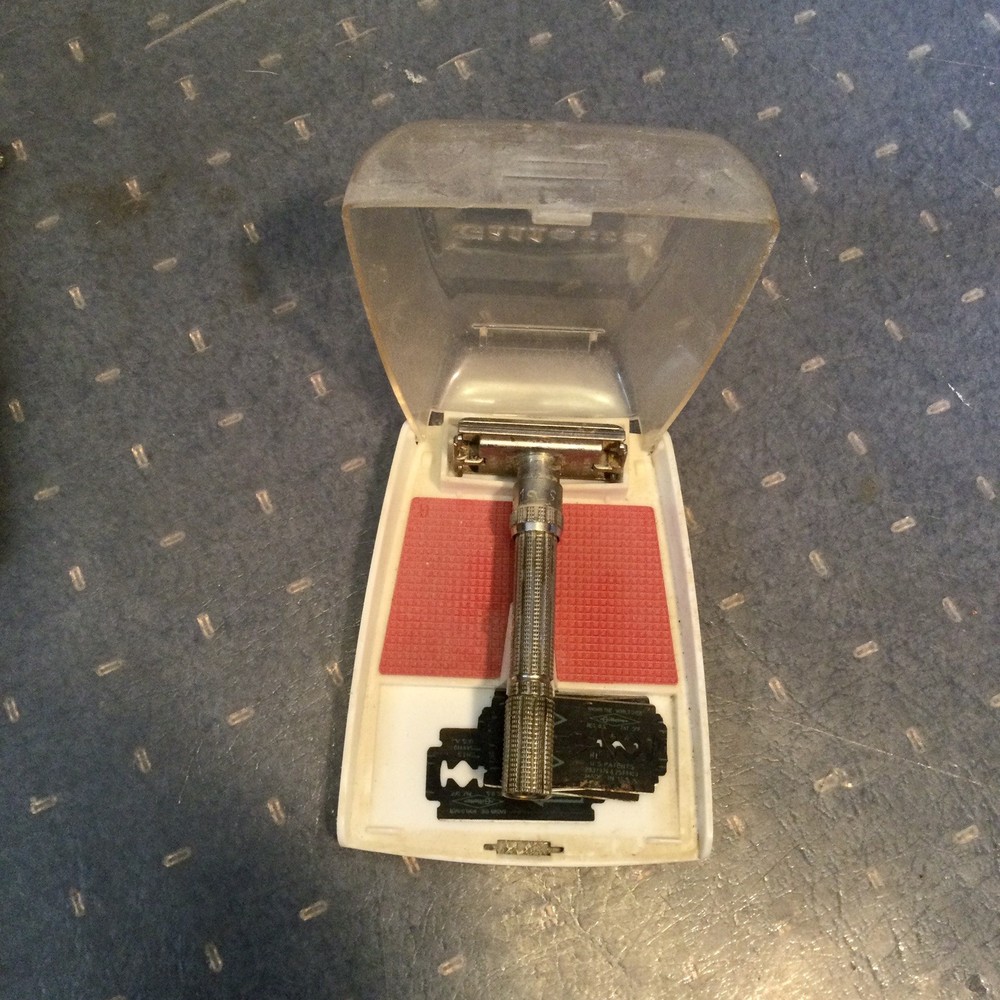 Safety razors Some in boxes