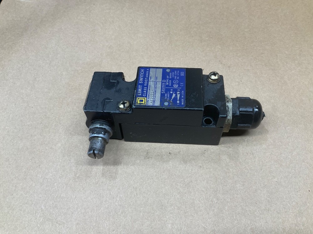 Square D AEQ2724 Limit Switch Class 9007 Series A #70E51