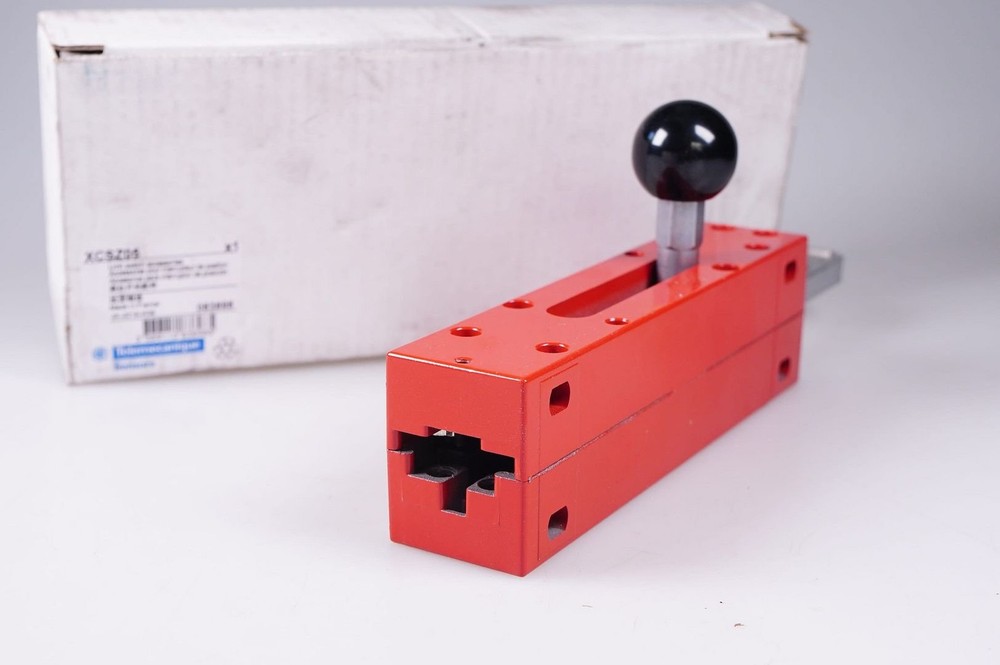 Telemecanique XCSZ05 083898 safety switch original packaging