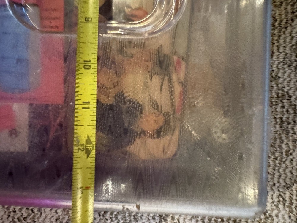 Vintage sewing box, various items , see pics