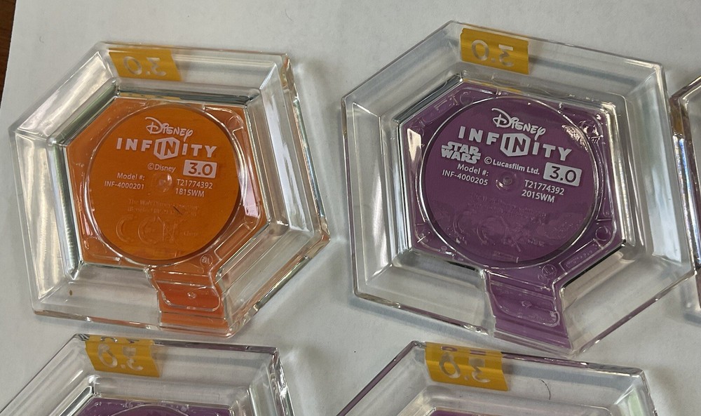 Disney Infinity Marvel Super Heroes Disc Holder Plus 12 Disc”s Read