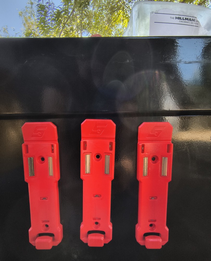 SNAP ON  MagneticSpray Holder (3 pack)