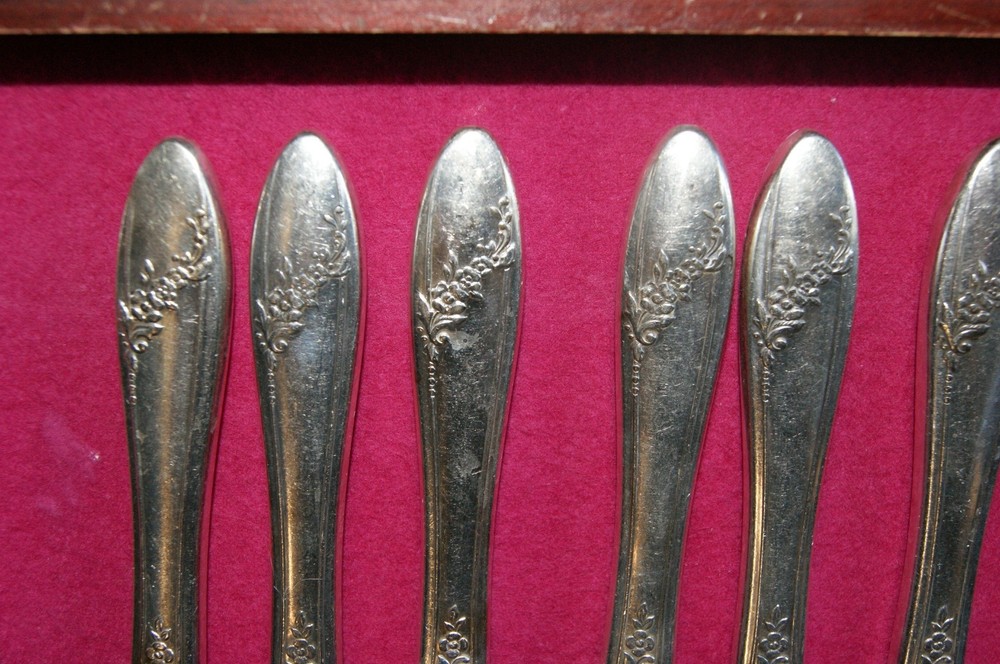 Queen Bess pattern tudor silverplate set for 12. Oneida community post 1940
