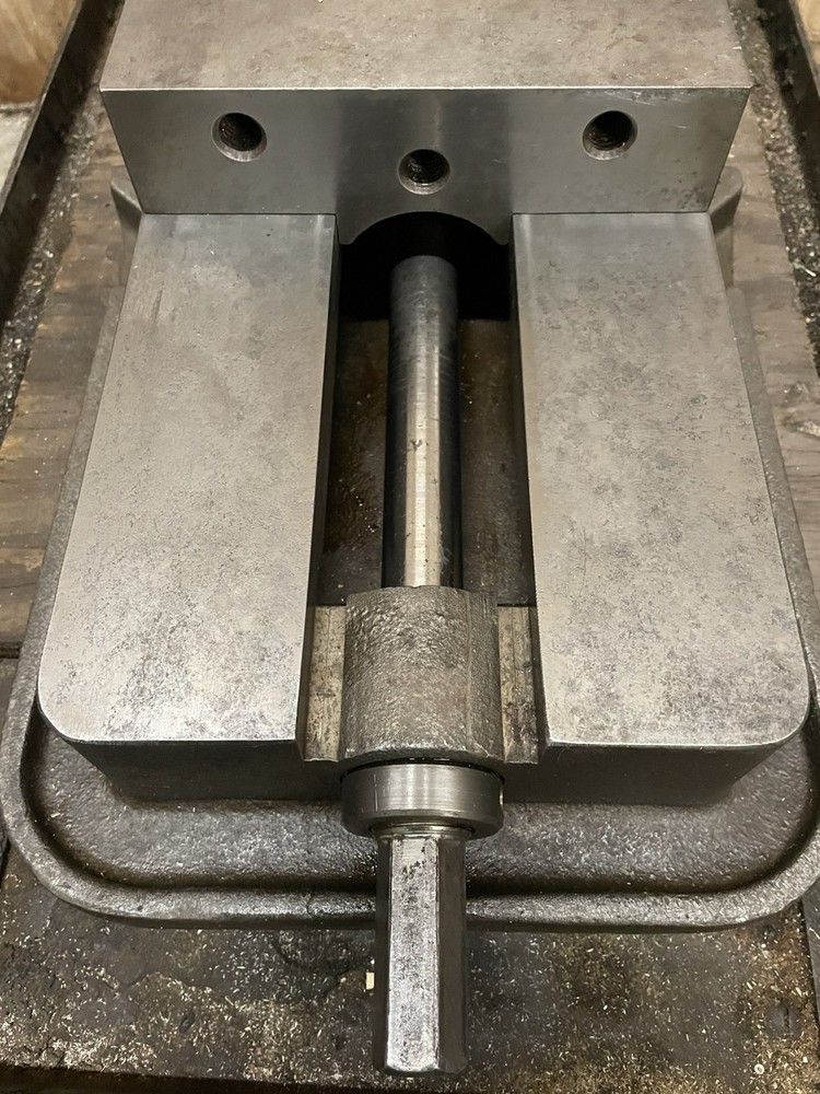 KURT 8" VISE D80