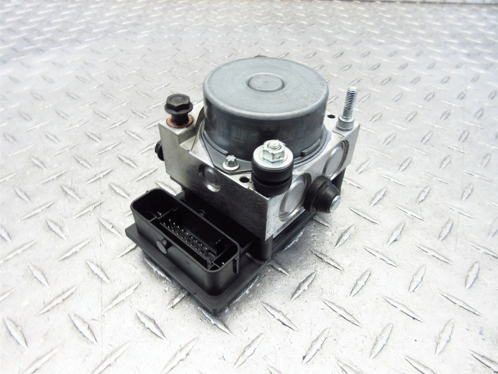 2014 12-14 Ducati Monster 696 ABS Pump Control Unit Module OEM