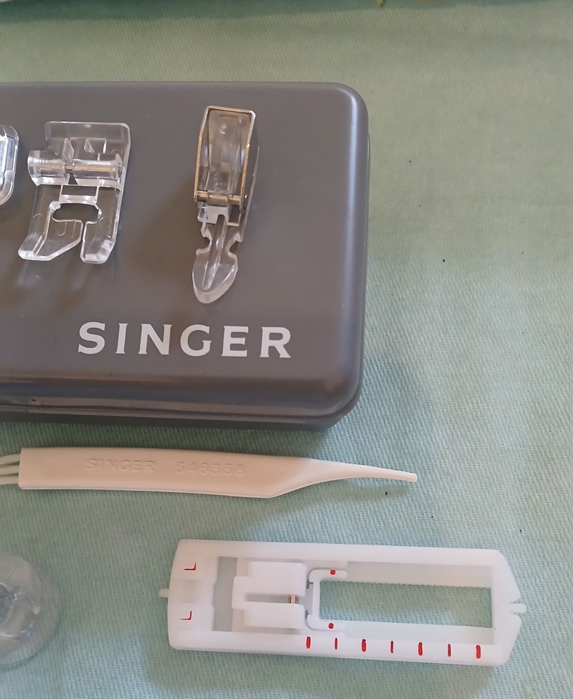 Singer Vintage Accessory Kit. 313030-942. Sewing Tools