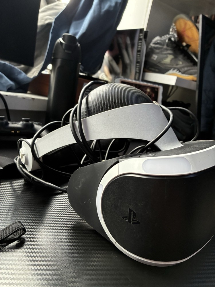 PlayStation VR Headset w/Camera, Motion Controllers, extra $15 for charging dock