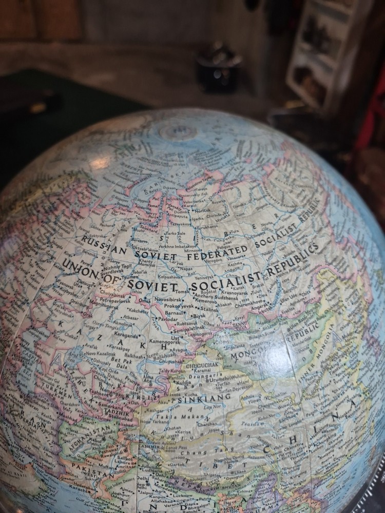 Vintage National Geo Globe Plastic Base Copywright 1961