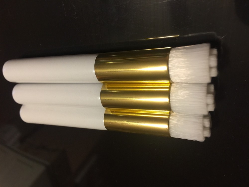 Cleaning brush for eyelash extensions