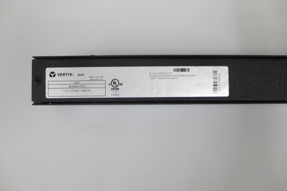 Vertiv Geist Basic Horizontal Rack-Mount Power Strips 8-Outlet strip