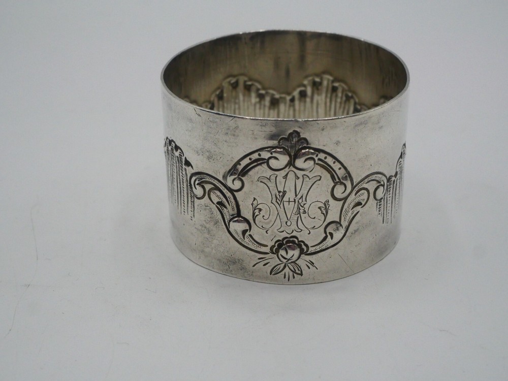 BEAUTIFUL SOLID SILVER TOWEL ROUND POINCON MINERVA SEED INITIALS A.M
