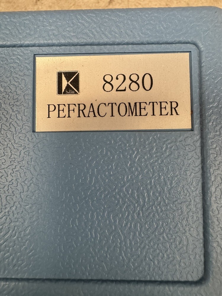 Fbd 02-2001-0001 0-30 BRIX REFRACTMETER WITH FLATHEAD SCREWDRIVER & PIPETTE.