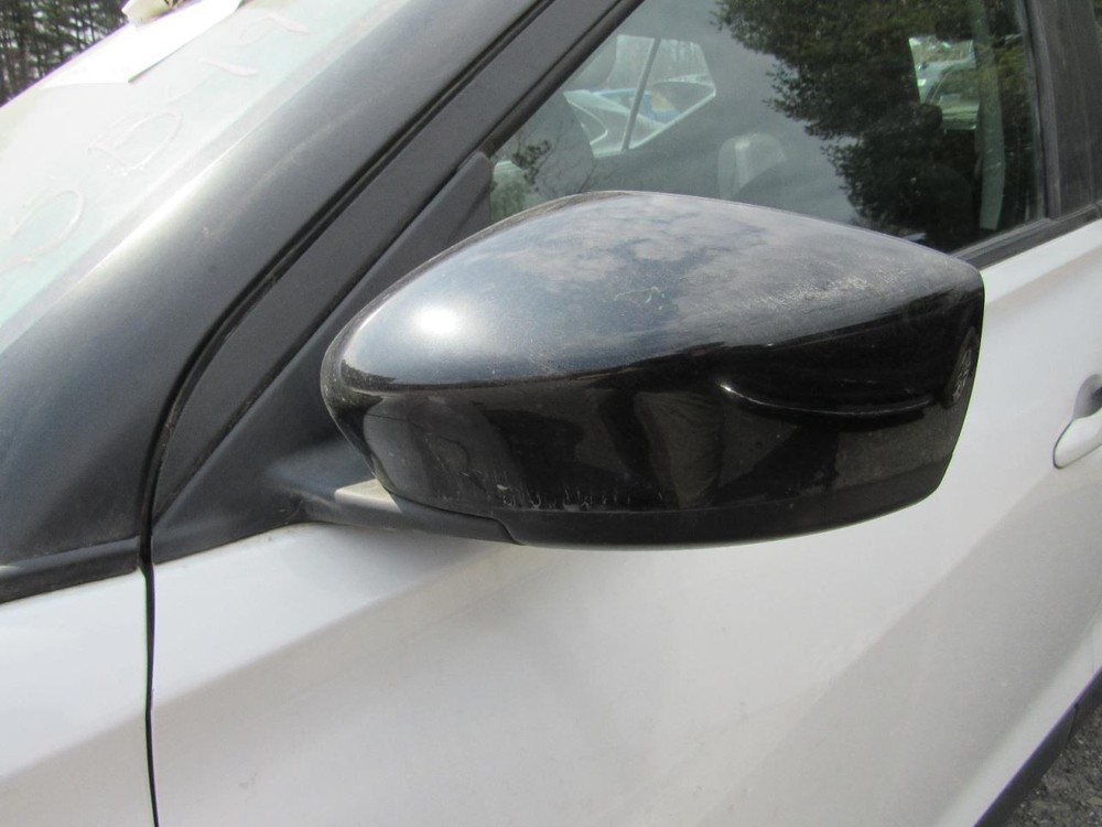 KICKS 2021 Glove Box 1031098