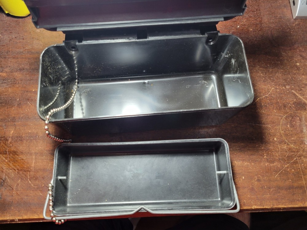 Rubbermaid - Black Smoking Urn Wall Mounted