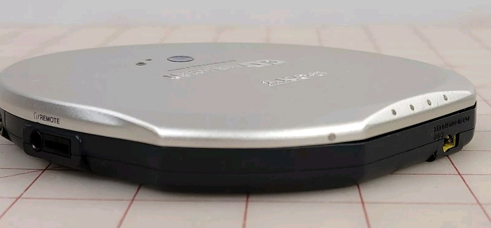 Sony Portable CD Player Walkman D-EJ915 Tested Works