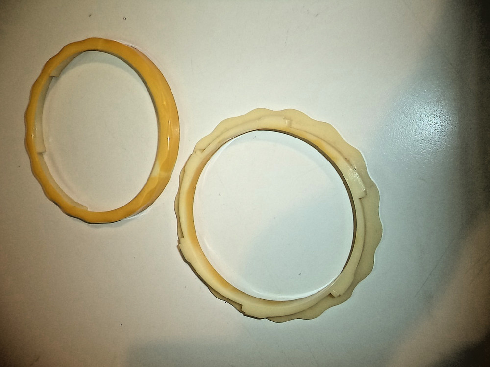 Antique Lucite/Celuloid/Bakelite? Embroidery Frame/Hoop, Scalloped, Turn & Lock