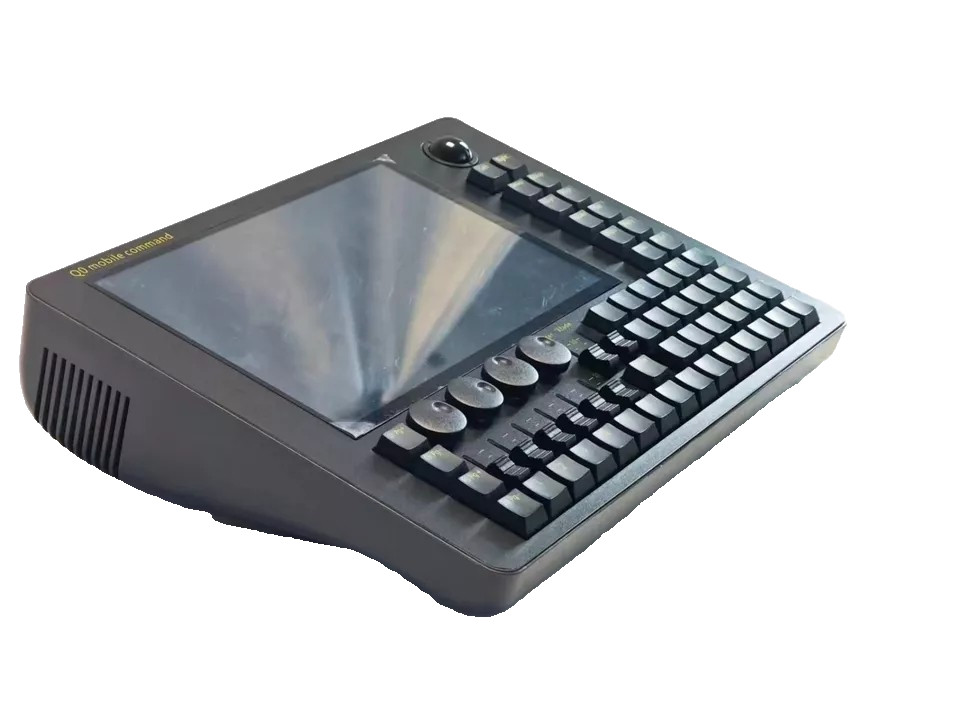 Q0 Mobile Command Touch Screen M2 Version DMX512 Console DJ Lighting Controller