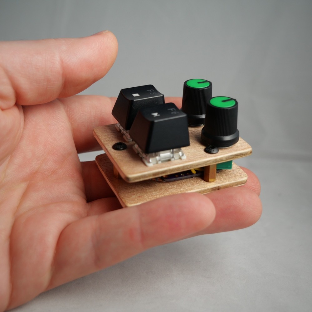 madMidiMini Compact Midi Controller with 2 Note Buttons 2 Potentiometers and LED