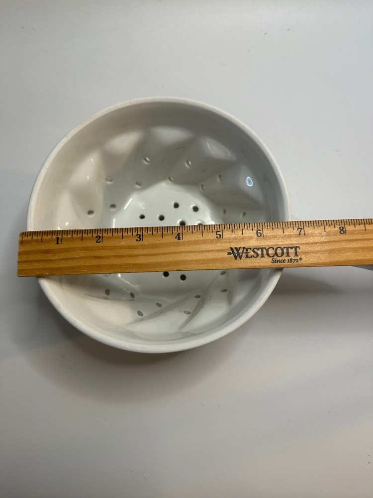 vtg Cordon Bleu footed white ceramic Berry Strainer/Colander w/handle