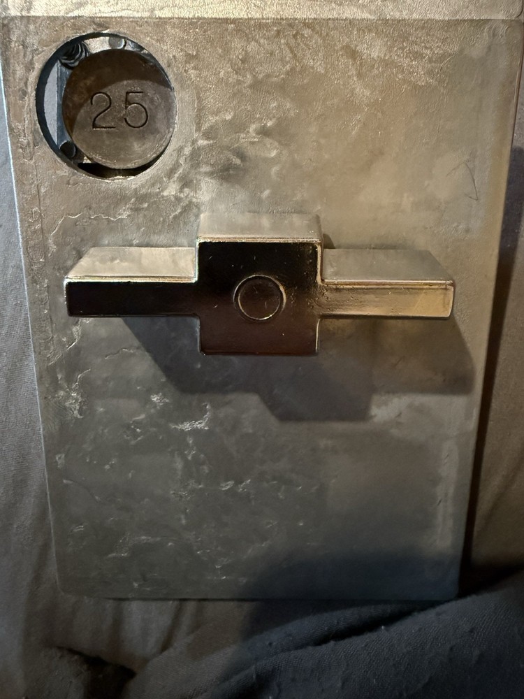 Coin Machine J8 $.25