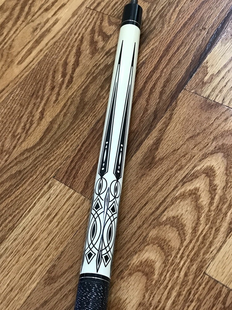 Action Pool Cue And Case ACT71 18 Oz