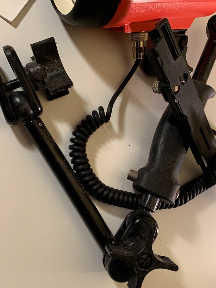 Ikelite 100 Substrobe w/ extension arm, cable & Nikonos V Grip