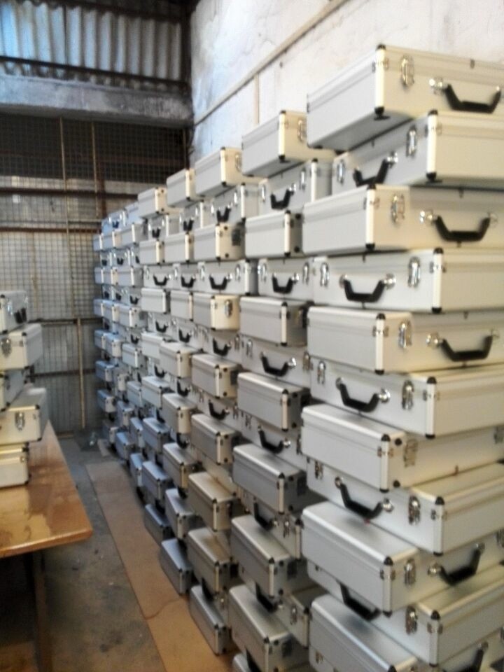 fowlers trainer drone  in really nice case for beginners very durable.