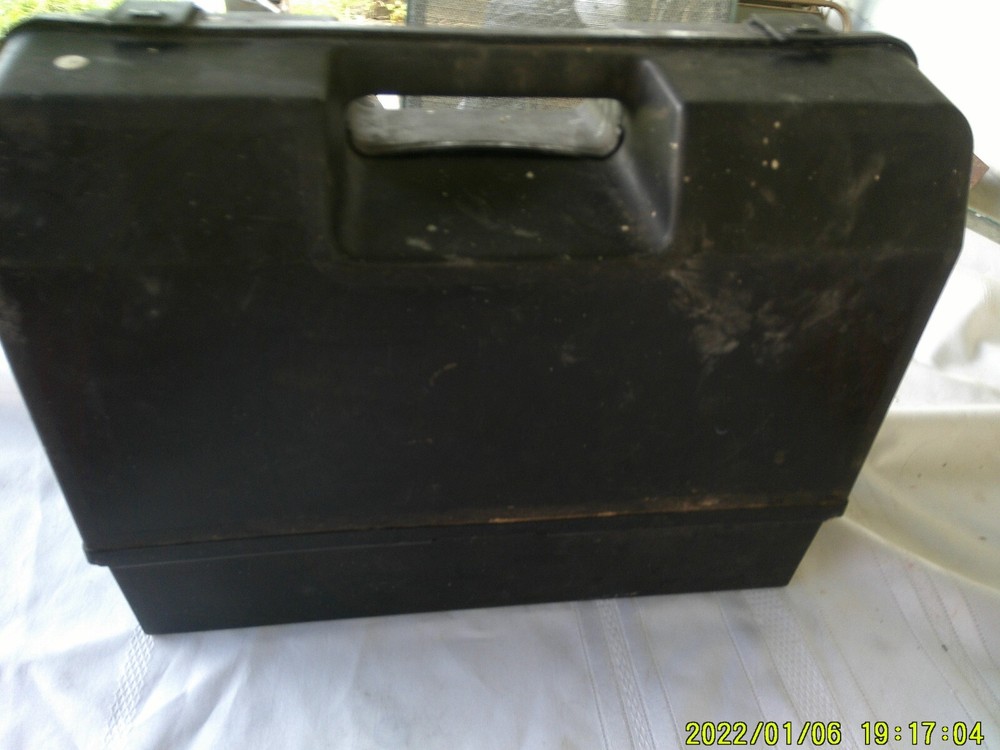 SHELL PLASTIC CARRY CASE FOR PAINT SPRAYER WEATHERED DIRTY