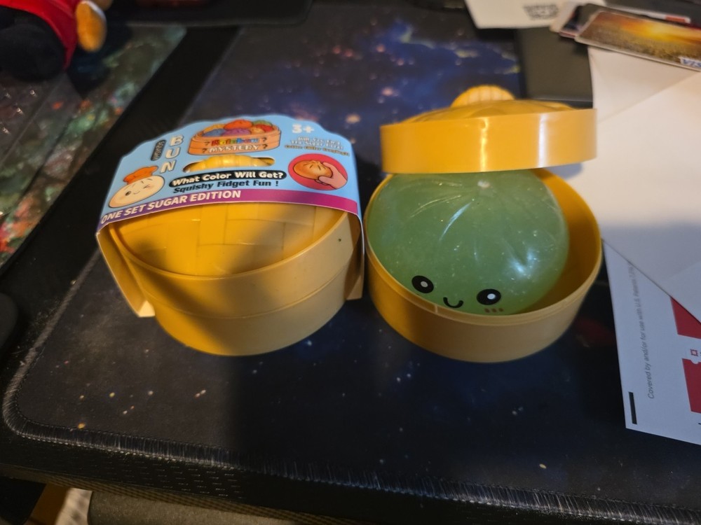 1 Squishy Bun Dumpling Glitter Green Sensory Toy