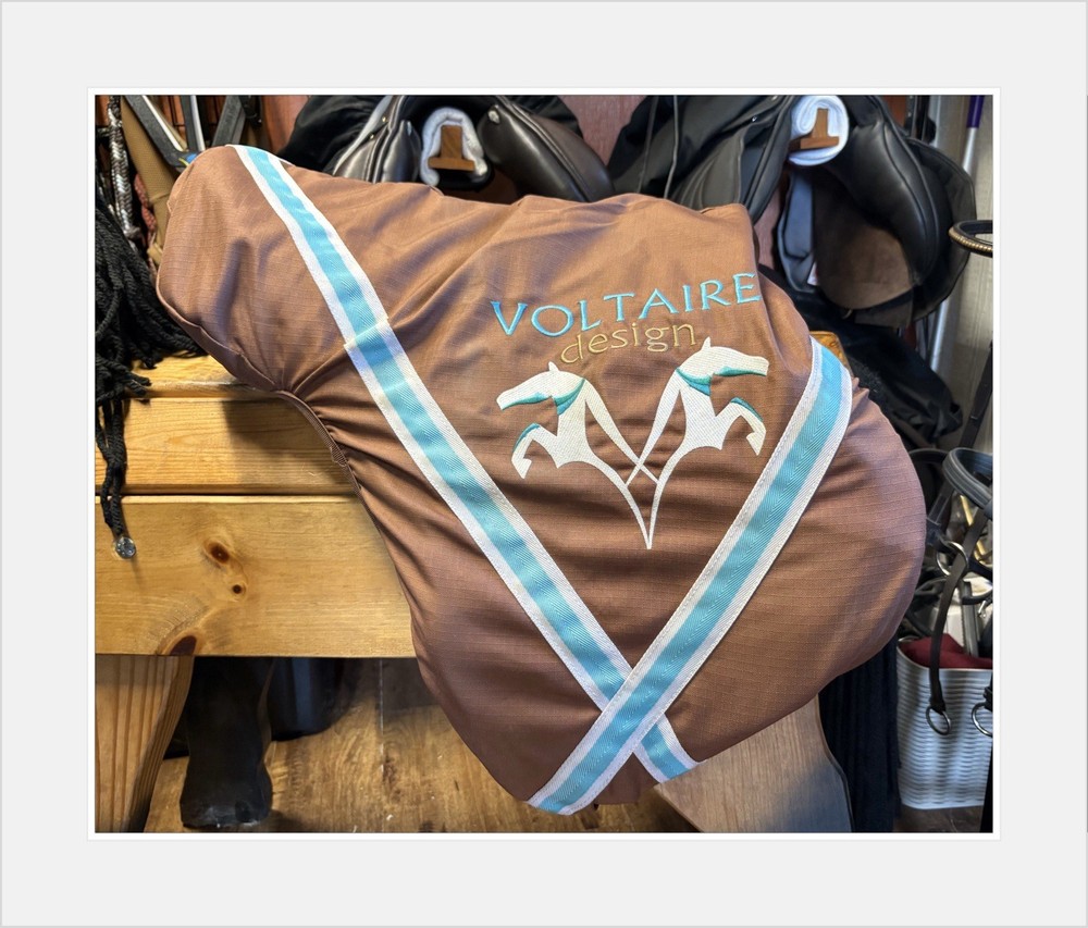 Voltaire Essential jump Saddle. 17.5” Interchangeable