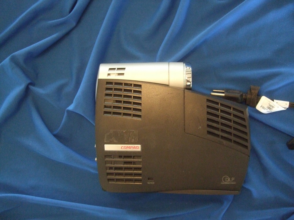Compaq MP2800 Microportable Digital Multimedia Video XGA DLP Projector