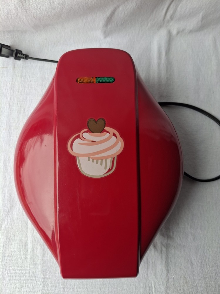 Sensio Inc Heart Shaped Red 5 Mini Cupcake  Maker