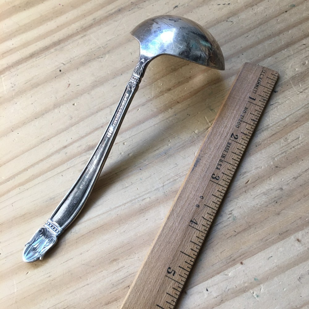 VTG 70s Holmes & Edwards IS International Silver Solid Gravy Soup Punch Ladle 6"