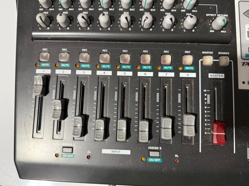 TASCAM TASM Digital Portastudio DP-01FX/CD