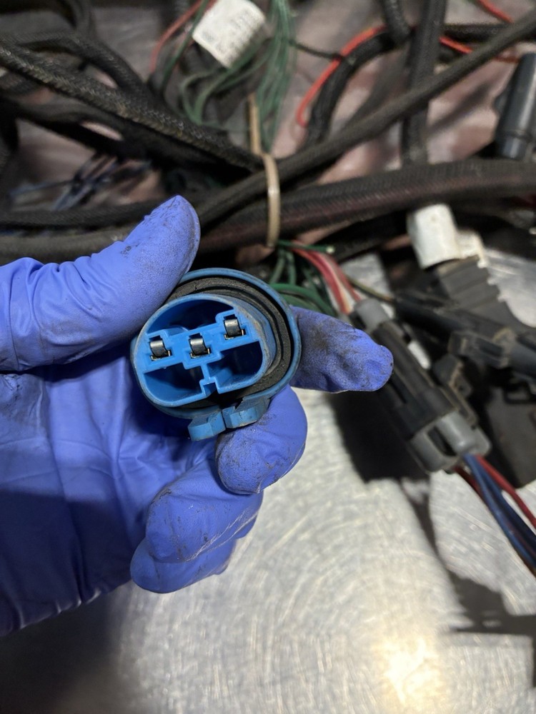 Western Three Plug Plow Control Module And 2005 Dodge Truck Side Wire Harness.
