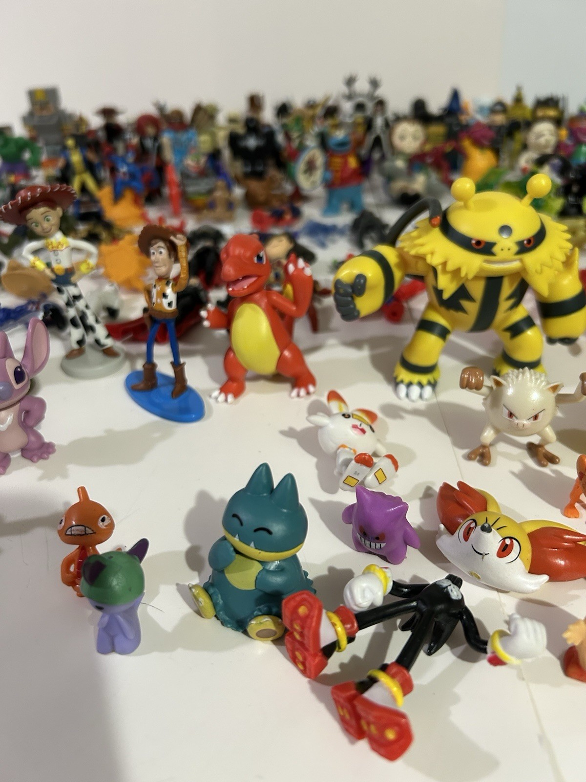 Random Mixed Lot Of Various Ítems Small,Medium Toys & Figures 171 Pieces