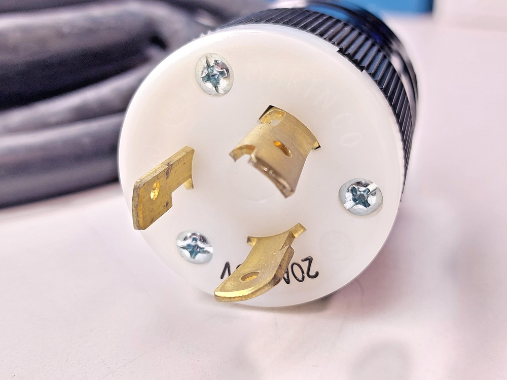 Pulizzi Z-Line Power Controller/ Distribution System TPC2104 Rack Mountable