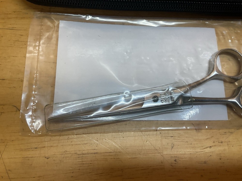Hikari- New Cosmo Series 201 Shears Scissors & Case