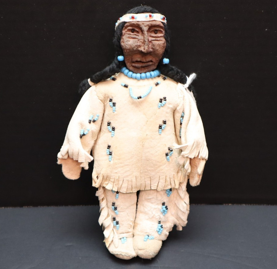 Antique NATIVE AMERICAN SIOUX Indian Beaded Apple head Leather Hide Doll 7" Tall