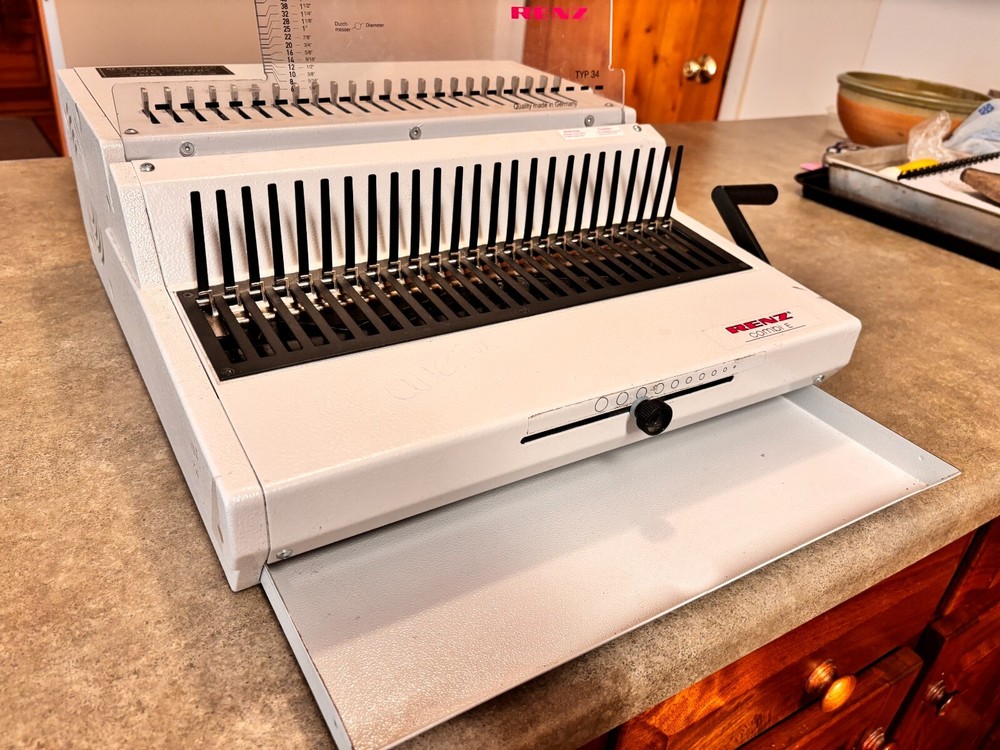RENZ Combi E TYP34 Plastic Comb Binding Machine 110 Volt-Heavy Duty-Works Great!