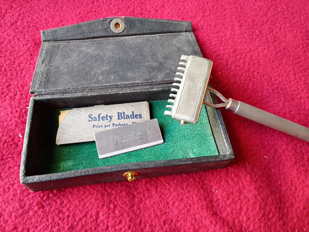 Vintage Never Fail Razor JS055