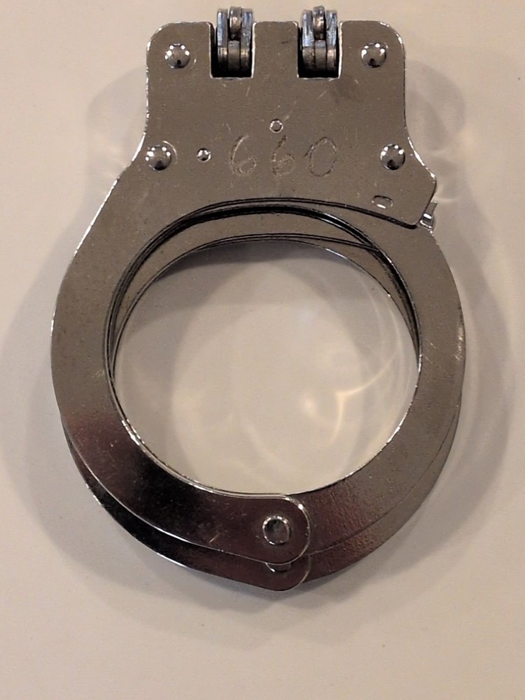 Handcuffs, Hinged