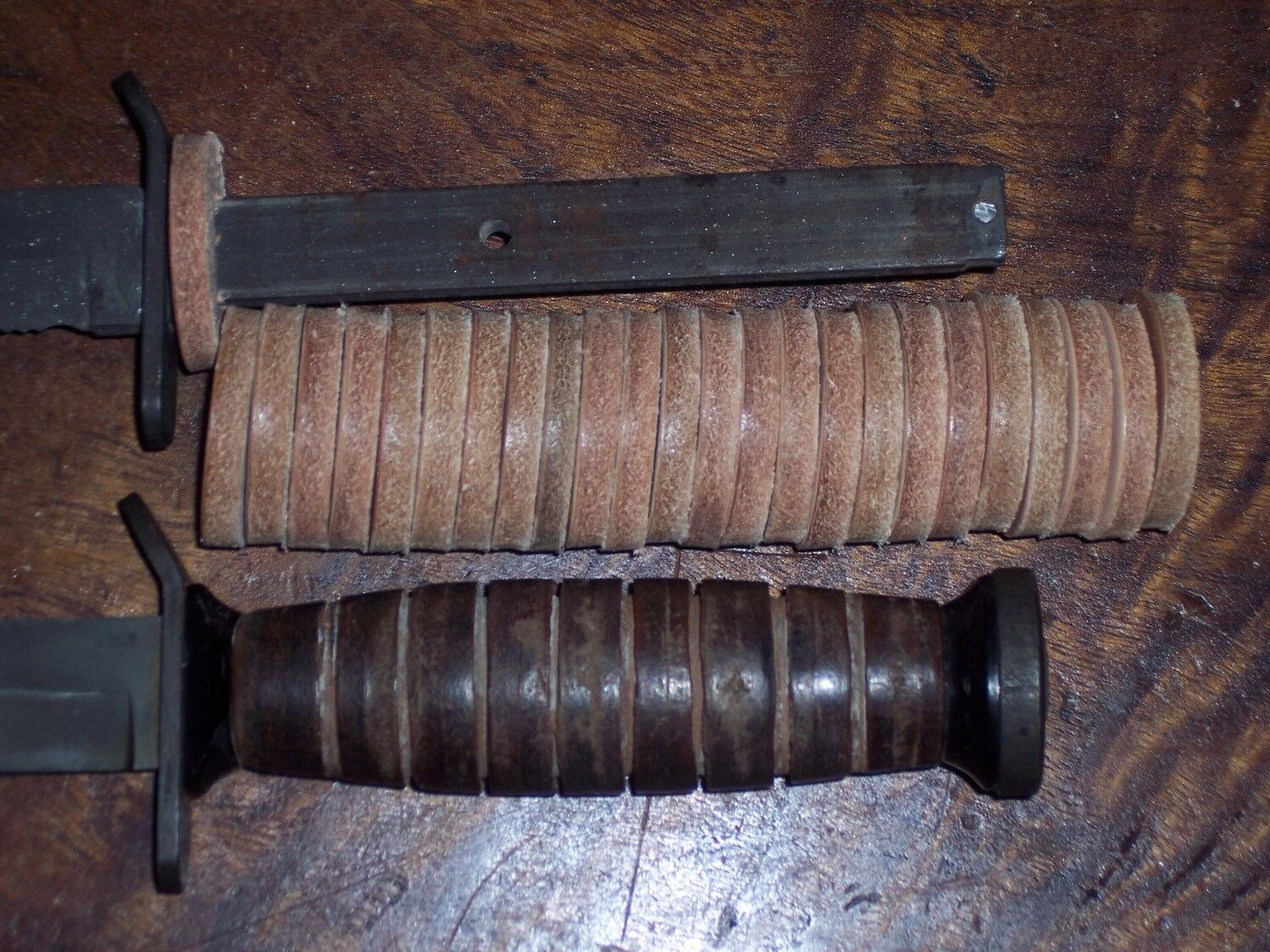 WW2 CAMILLUS M3 KNIFE / BAYONET  HANDLE LEATHER SPACERS !