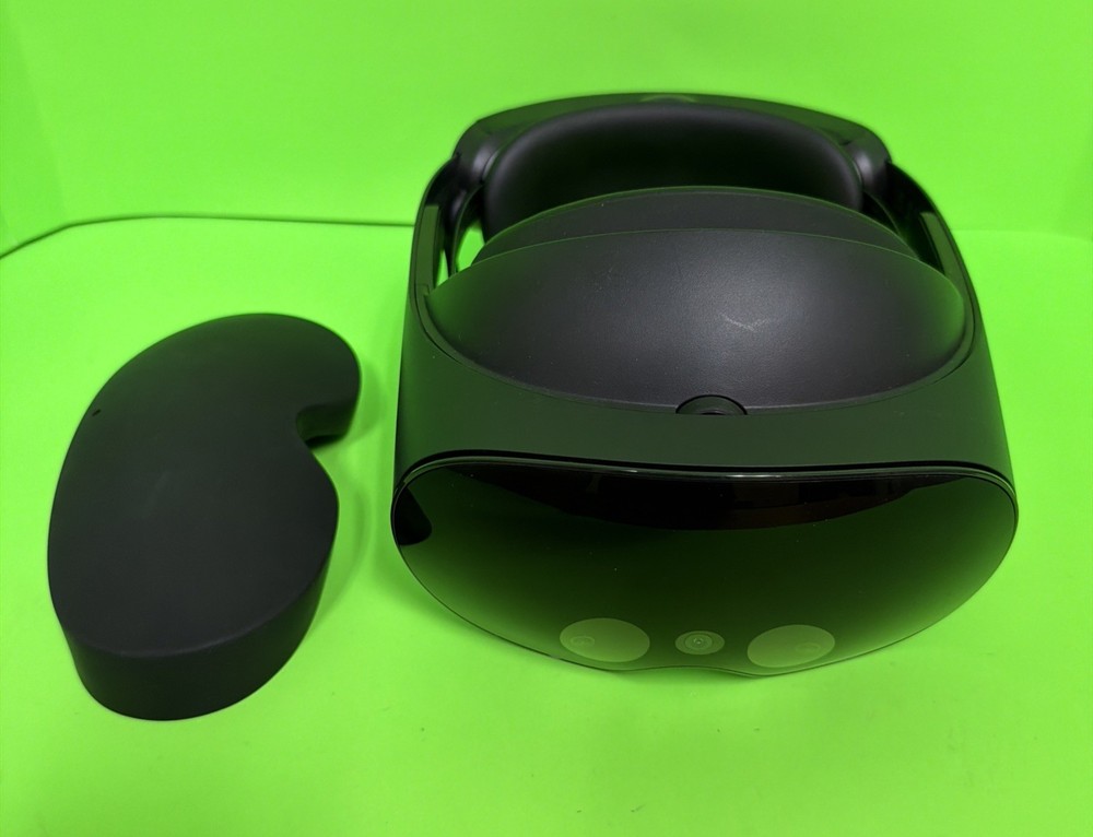 META Quest Pro 256GB VR Headset with Controllers and Charging Dock