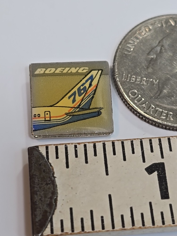 BOEING 767 Lapel Pin Airplane