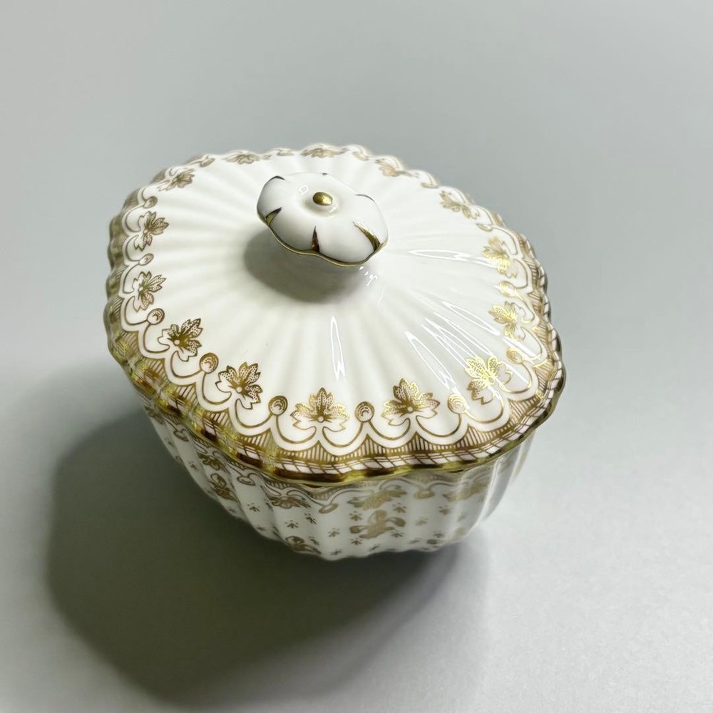 Spode Fleur de Lys Gold Sugar Pot