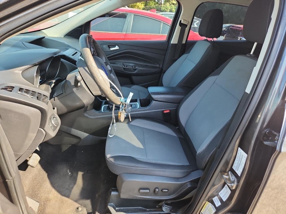 ESCAPE 2017 Glove Box 4894484
