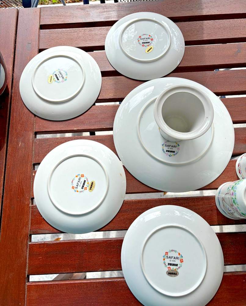 1979 Safari Mann- Cake stand/ plates/cups