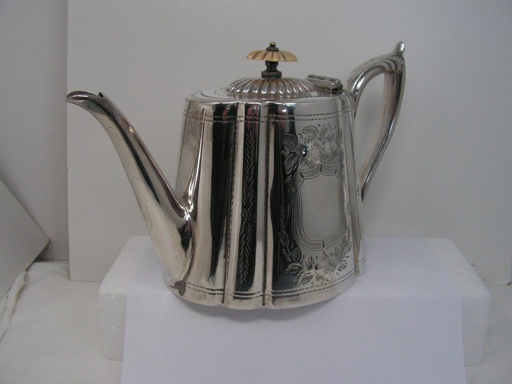 ANTIQUE DECORATIVE VICTORIAN SILVER PLATED TEAPOT